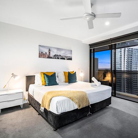 Circle On Cavill - Self Contained & Privately Managed Apartments - Wow Stay 골드코스트 외부 사진