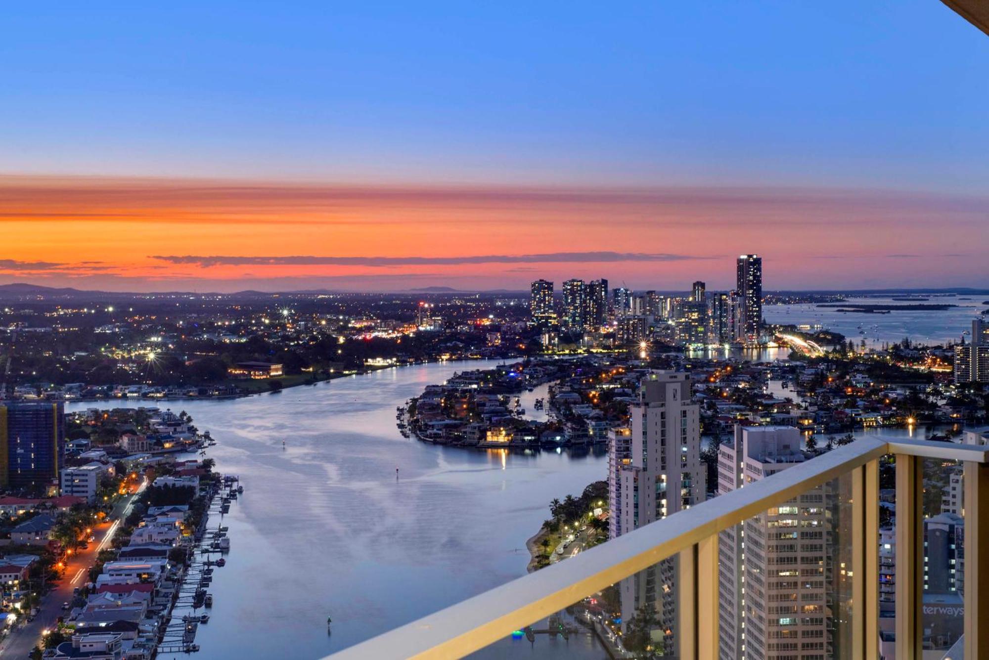 Circle On Cavill - Self Contained & Privately Managed Apartments - Wow Stay 골드코스트 외부 사진