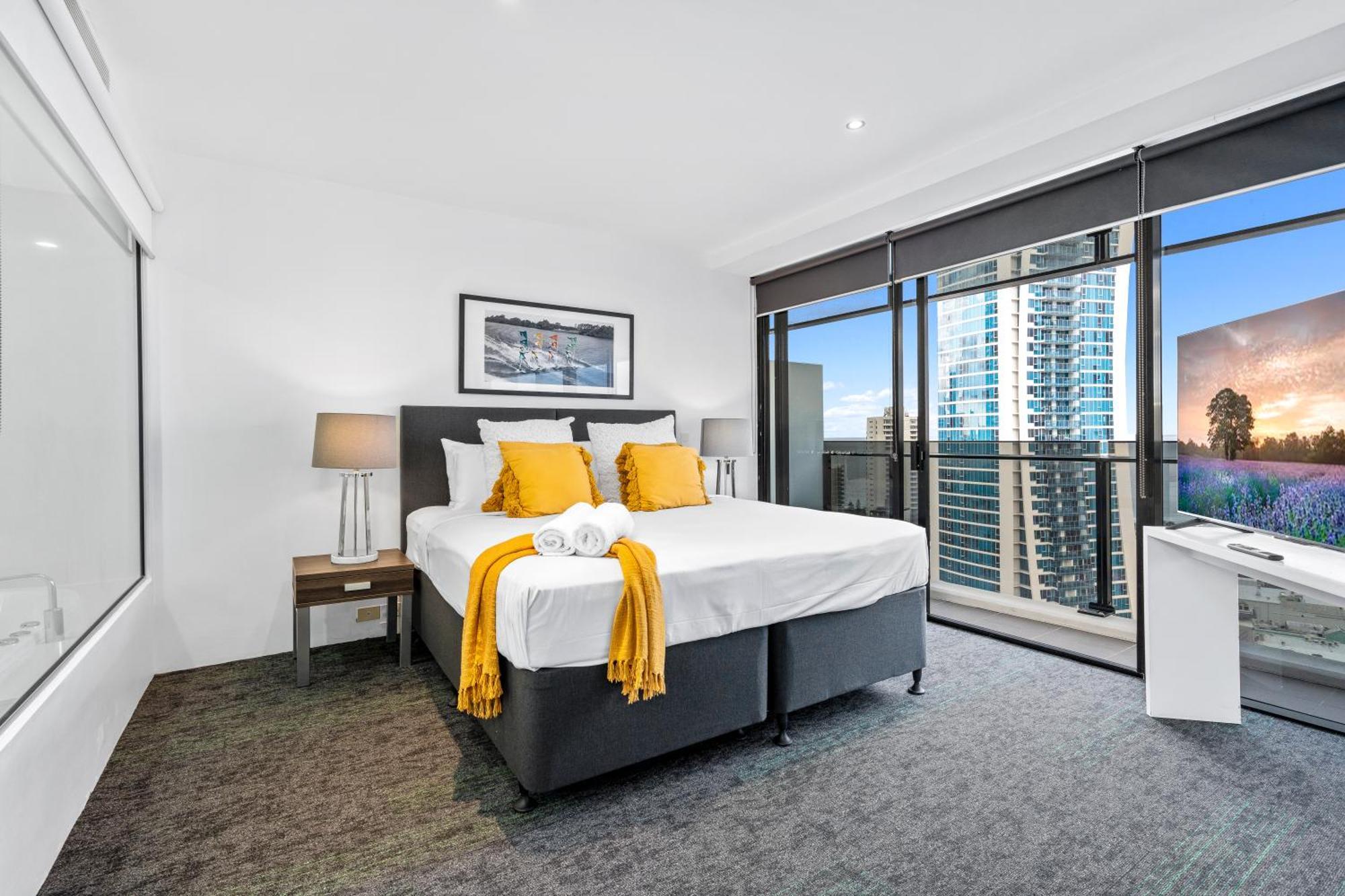 Circle On Cavill - Self Contained & Privately Managed Apartments - Wow Stay 골드코스트 외부 사진