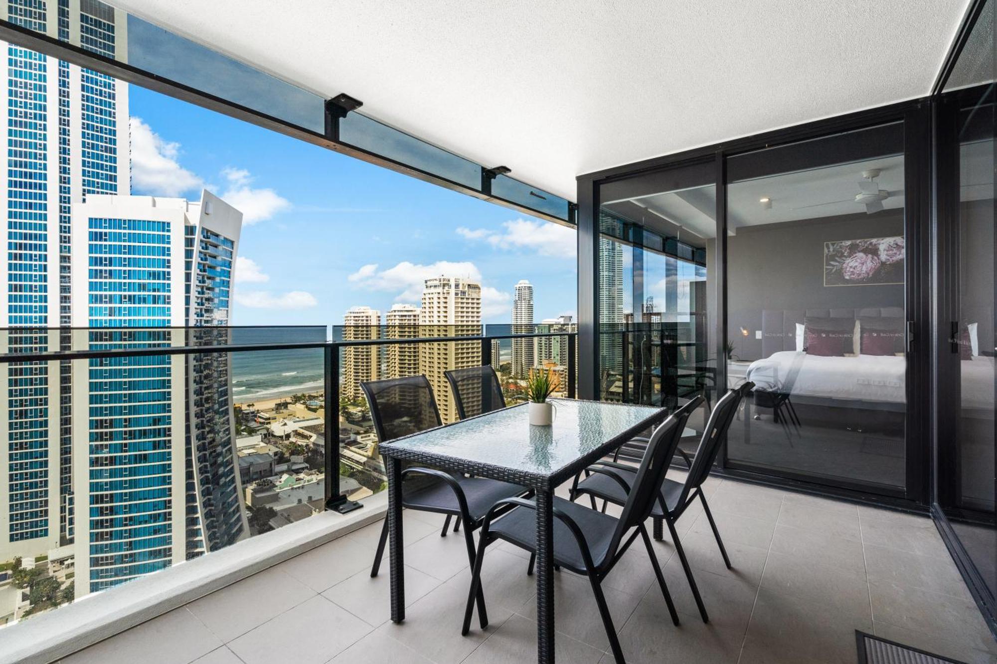 Circle On Cavill - Self Contained & Privately Managed Apartments - Wow Stay 골드코스트 외부 사진