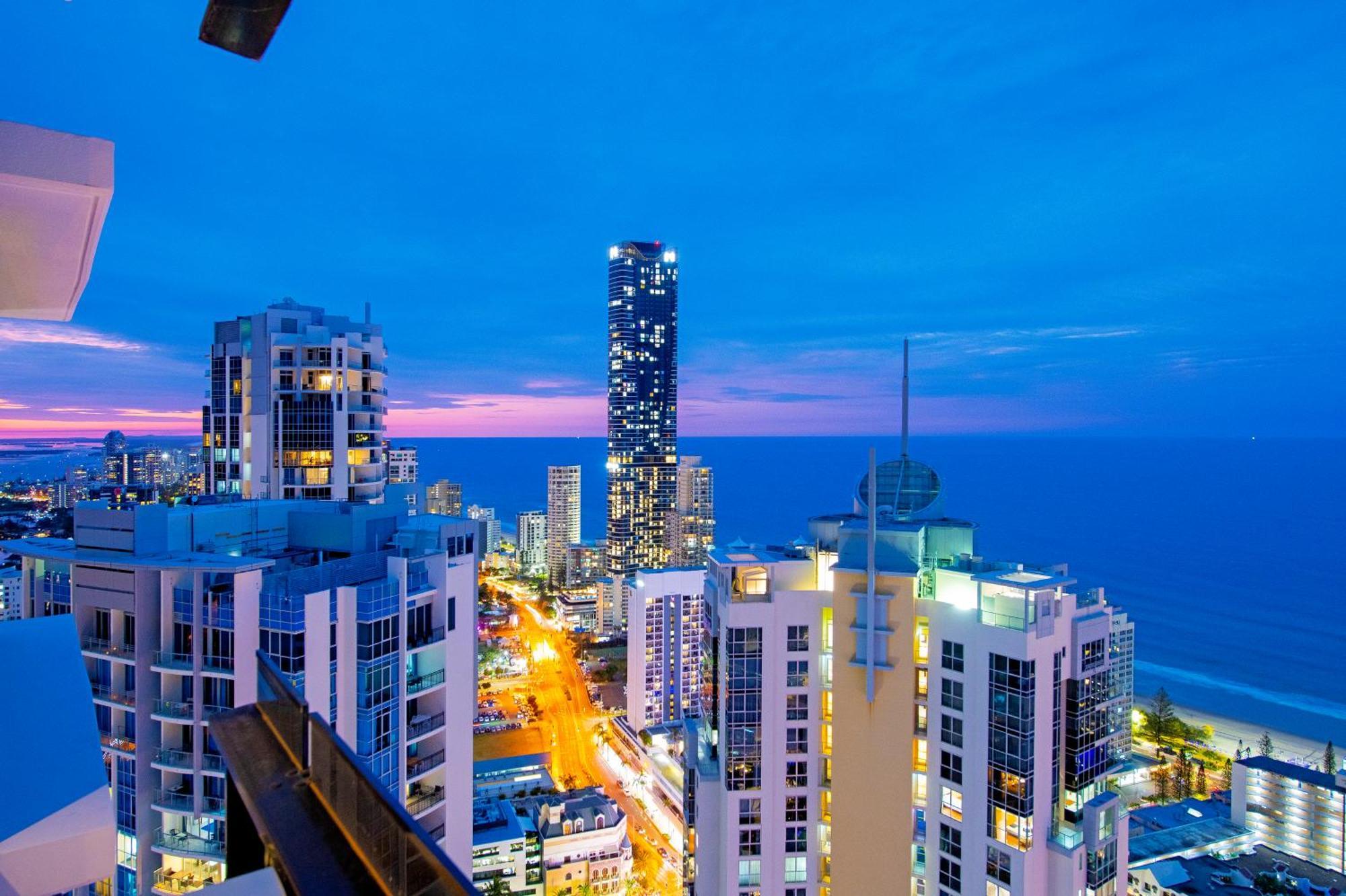 Circle On Cavill - Self Contained & Privately Managed Apartments - Wow Stay 골드코스트 외부 사진