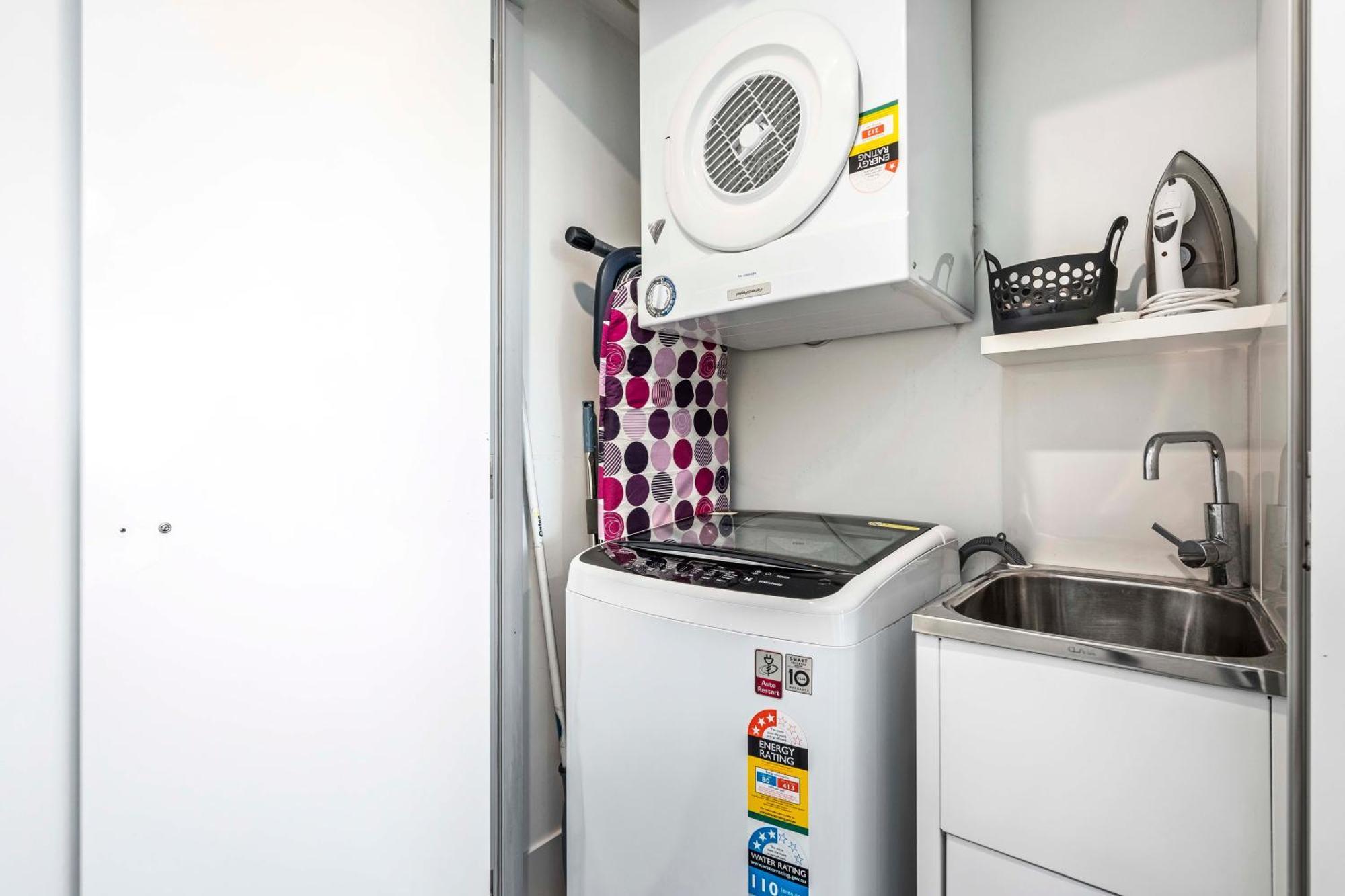 Circle On Cavill - Self Contained & Privately Managed Apartments - Wow Stay 골드코스트 외부 사진
