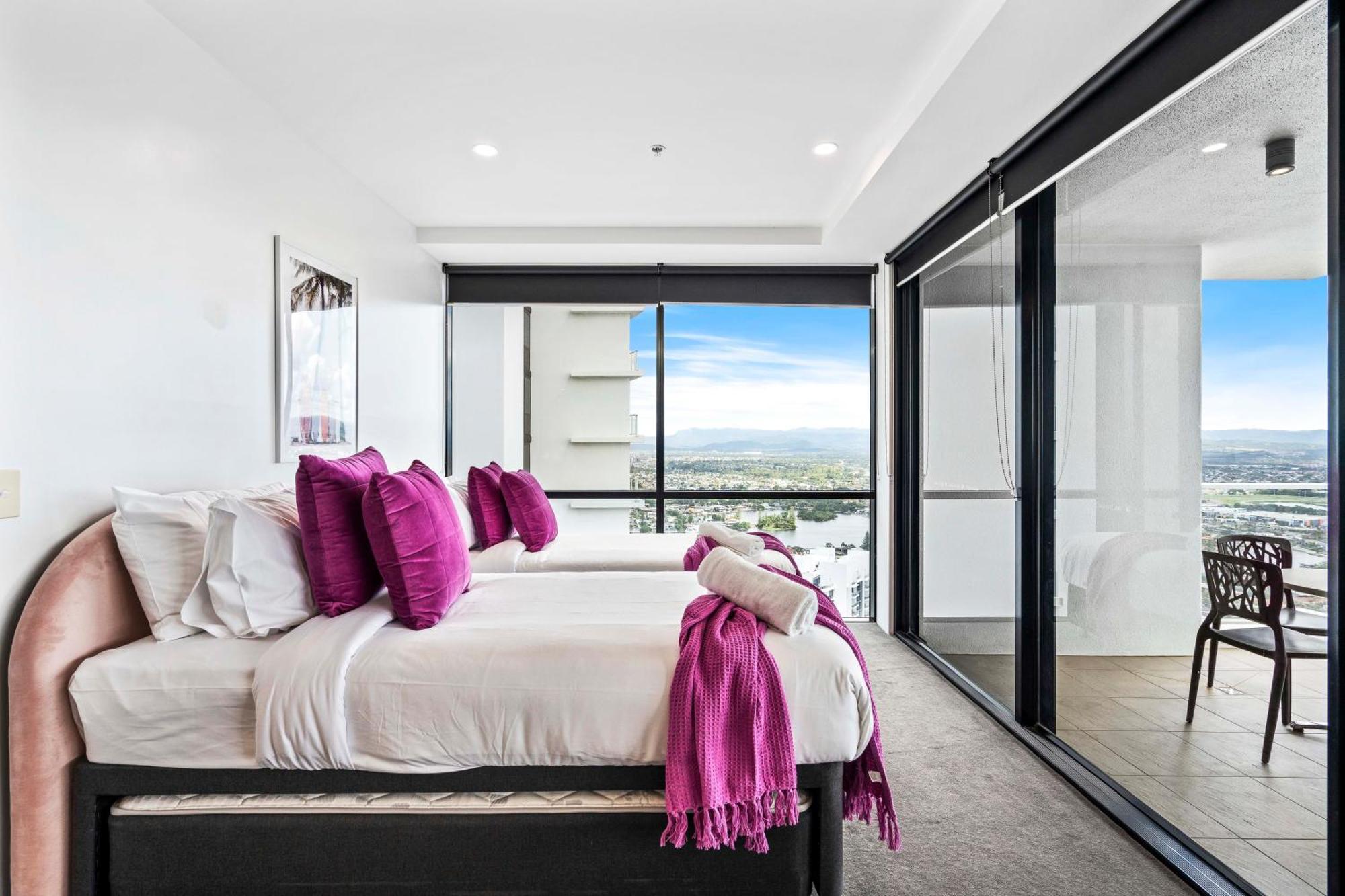 Circle On Cavill - Self Contained & Privately Managed Apartments - Wow Stay 골드코스트 외부 사진