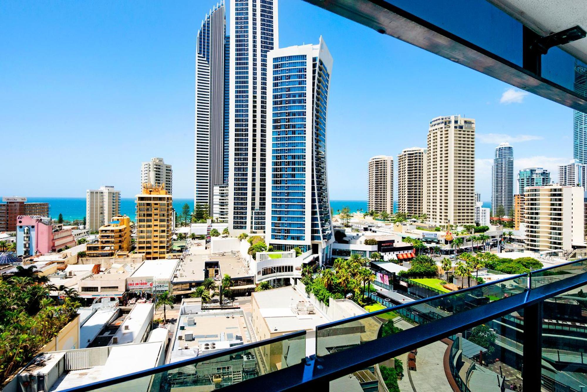 Circle On Cavill - Self Contained & Privately Managed Apartments - Wow Stay 골드코스트 외부 사진